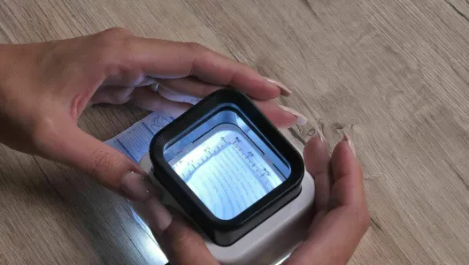 Faltbare Leselupe mit LED und 3 Vergrößerungen